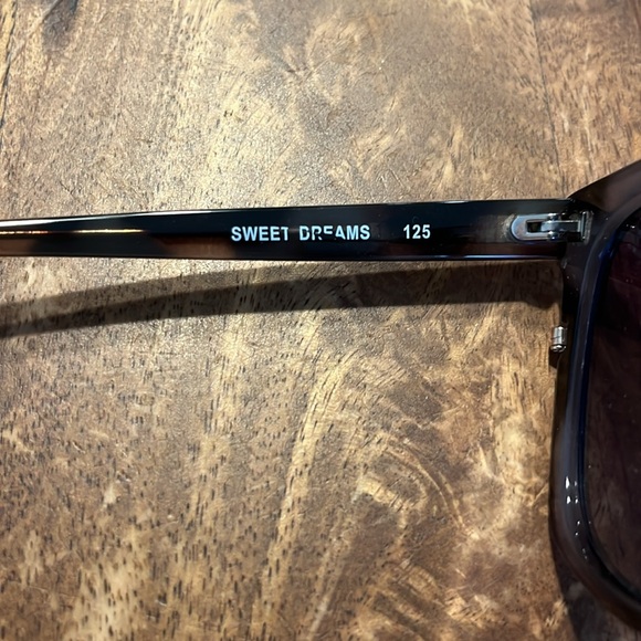 Quay Sweet Dreams Sunglasseses in Milky Tortoise - Picture 6 of 7